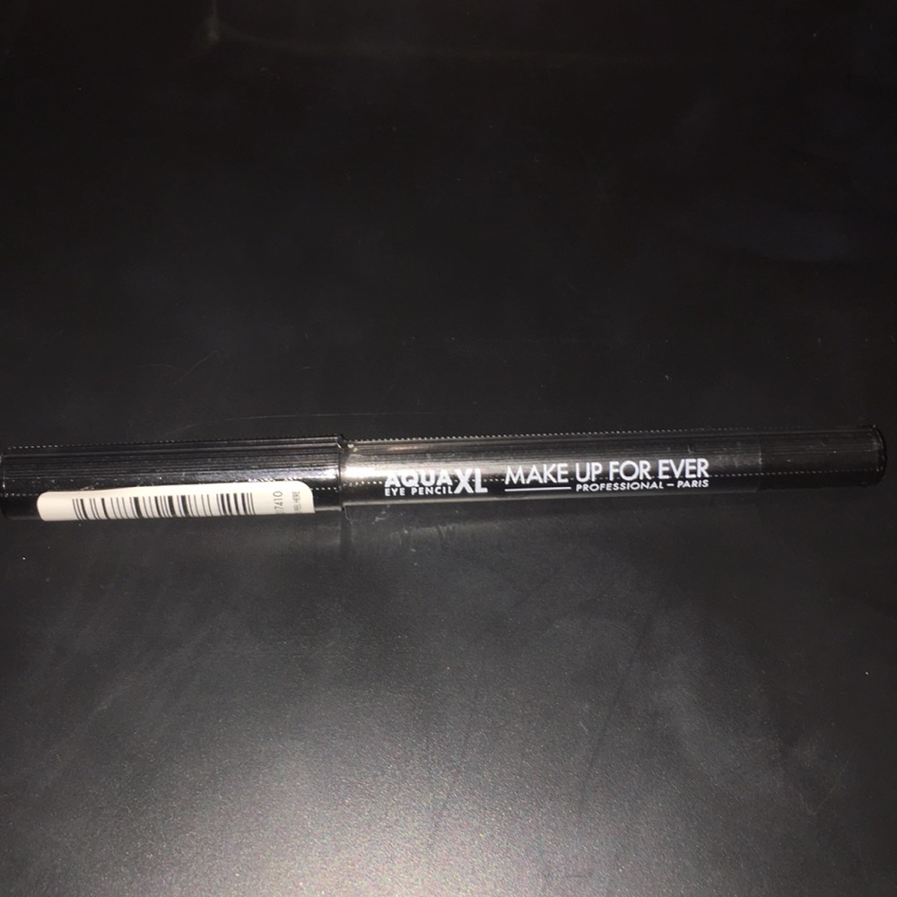 MAKE UP FOREVER AQUA XL eye pencil